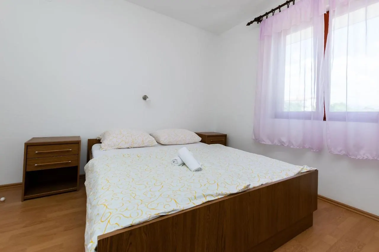 Apartments Iva Lopar